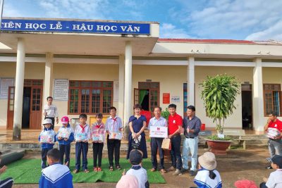 Vào chiều 11/9/2023. Cty Vpp Hồng Hà đã trao đến nhà trường những xuất quà gồm đồ dùng học tập.