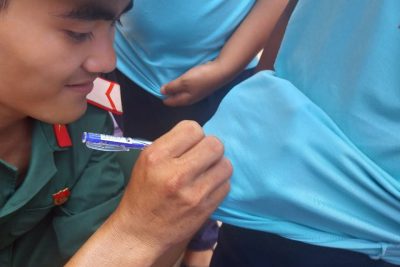 Chương trình “Hành trình về địa chỉ đỏ” Năm học 2023-2024  ” Một ngày làm chiến sĩ” của Trường Tiểuhọc-Hà Huy Tập tại đơn vị C12, D9, E95 đã đem lại cho các em học sinh sự trải nghiệm về người chiến sĩ, tìm hiểu và làm quen với môi trường quân đội, qua đó nâng cao tính tổ chức, ý thức kỷ luật, trách nhiệm của mỗi học sinh trong sinh hoạt, học tập, rèn luyện, góp sức xây dựng quân đội và bảo vệ Tổ quốc. *Xin cảm ơn các em những học sinh đã mạnh dạn tham gia trải nghiệm này và cảm ơn quý phụ huynh đã tin tưởng nhà trường để các con có ngày trải nghiệm bổ ích.