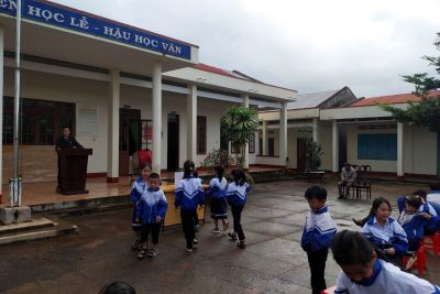 Chào cờ tuần 2.  ??Liên đội phát động ủng hộ đồng bào các tỉnh miền Bắc bị thiệt hại do bão số 3 gây ra. Tổng số tiền thu được của toàn trường là 2.110.000 vnd ( Hai triệu một trăm mười ngàn đồng).  ❤❤❤ Đặc biệt có 1 e hs đóng góp 500.000vnd(Năm trăm ngàn đồng).❤❤❤