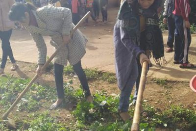 GIÁO VIÊN CÙNG HỌC SINH DỌN VỆ SINH