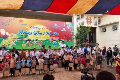 Tham gia thi lồng đèn và mâm cỗ Trung thu tại nhà văn hóa phường Cư Bao năm 2025.