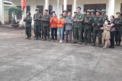 Để chuẩn bị cho năm học mới, năm học 2022-2023 trường tiểu học Hà Huy Tập được đơn vị kết nghĩa đại đội 12 vào tu sửa lại bàn ghế tổng vệ sinh trường, lớp để chào đón các em học sinh đến trường.